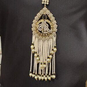 Exquisite Gold and Pearl Statement Necklace